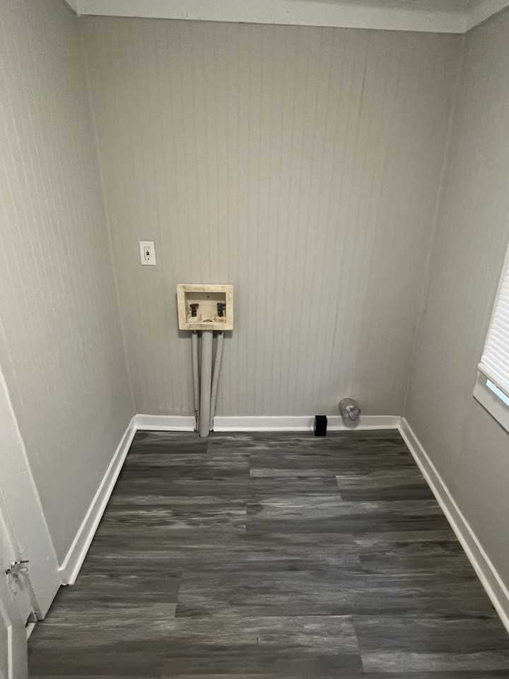 1222 Troup St #1 - Photo 4 of 7