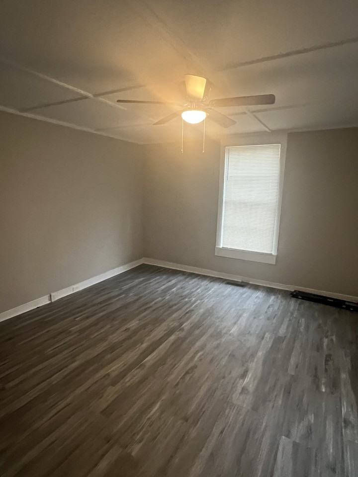 1222 Troup St #1 - Photo 6 of 7