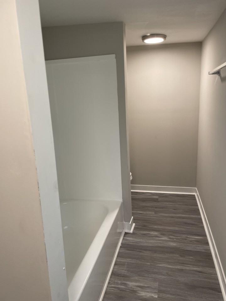 1228 Troup St #1 - Photo 4 of 8