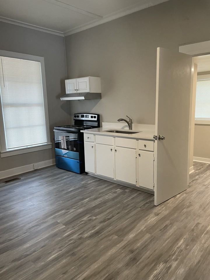 1228 Troup St #1 - Photo 5 of 8