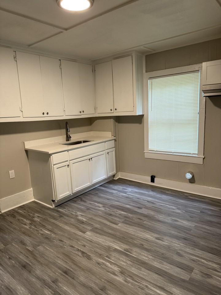 1008 Stonewall St #1 - Photo 5 of 6