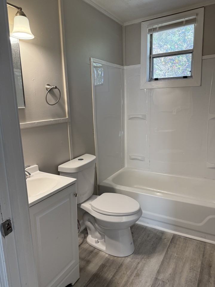 315 Dix St #1 - Photo 4 of 6