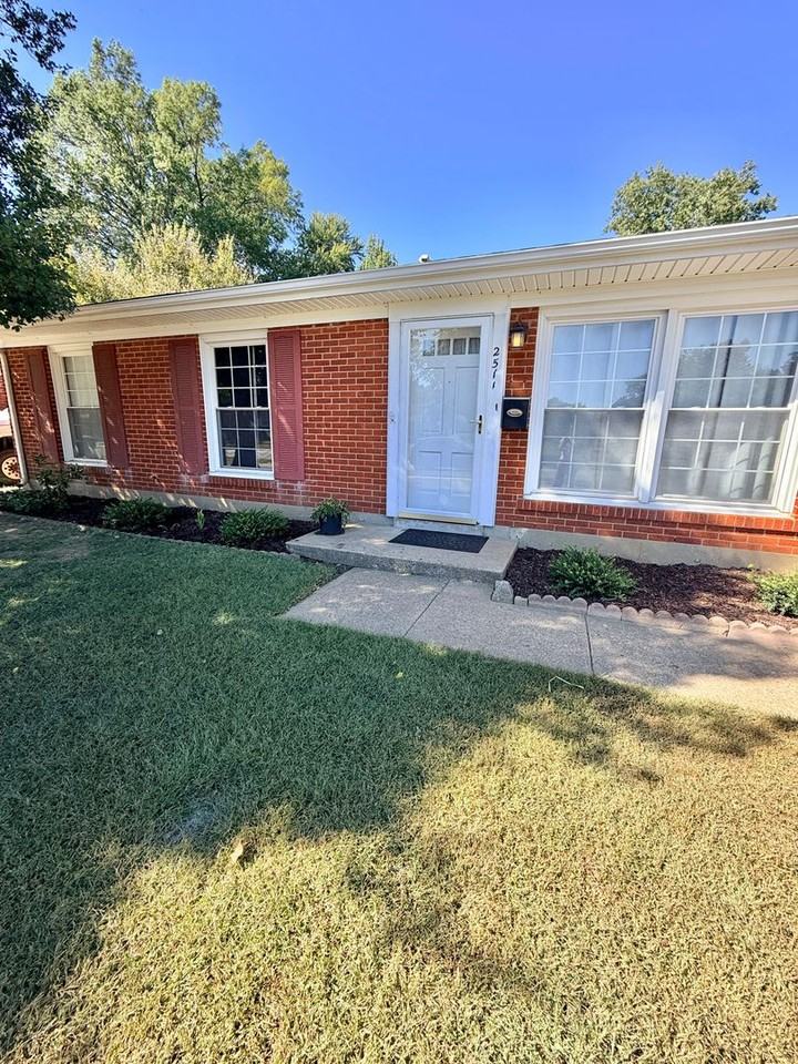 2511 Meadow Dr - Photo 4 of 29
