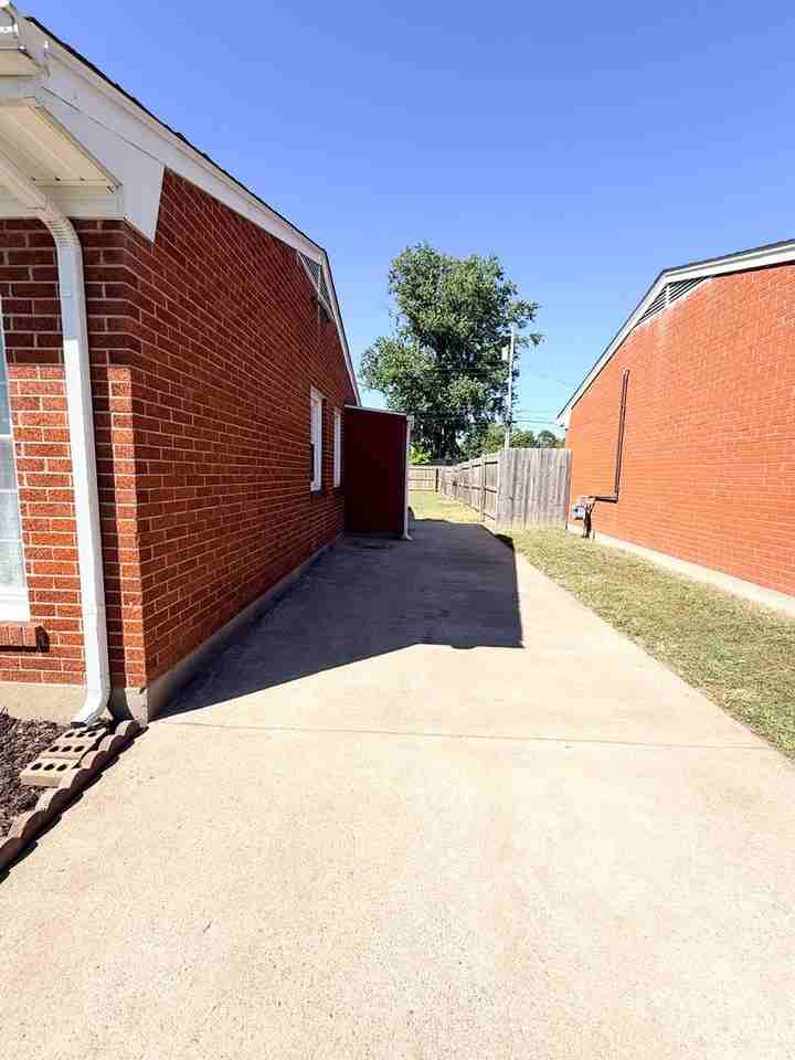2511 Meadow Dr - Photo 5 of 29