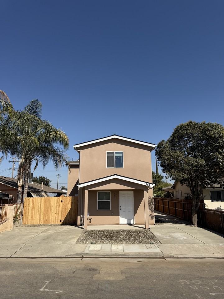 1561 E Marion Way #101