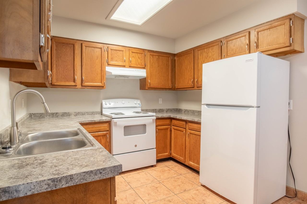 1352 S Esperanza St #1 - Photo 3 of 23