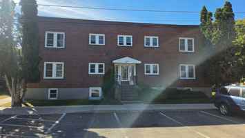featured image of 200 Woodford St