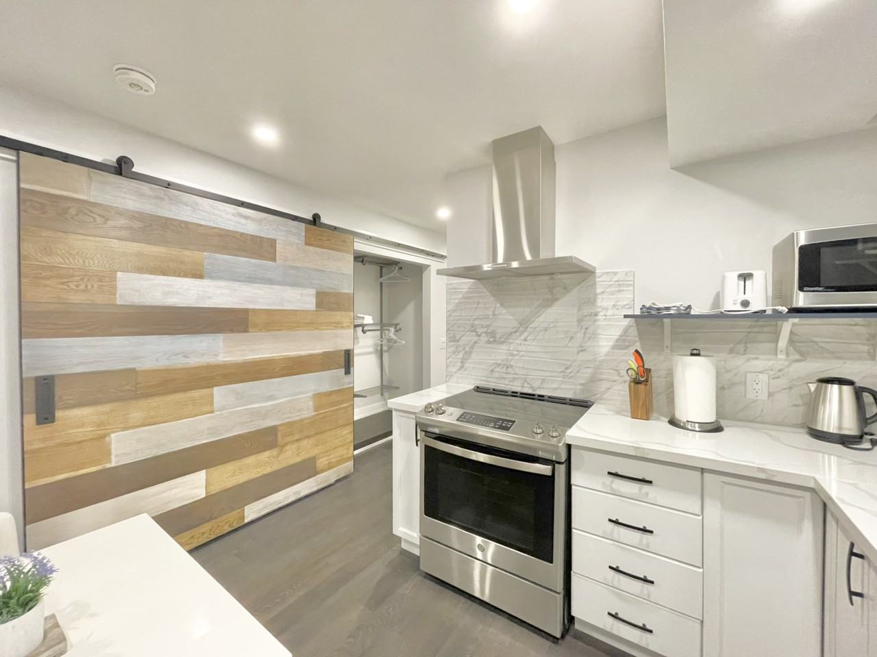 Thornton Ave - Photo 4 of 11