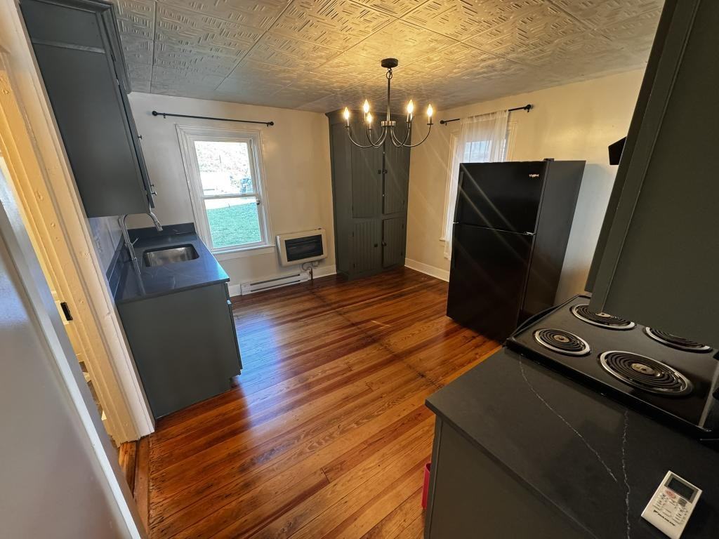 109 S Main St - Photo 7 of 13
