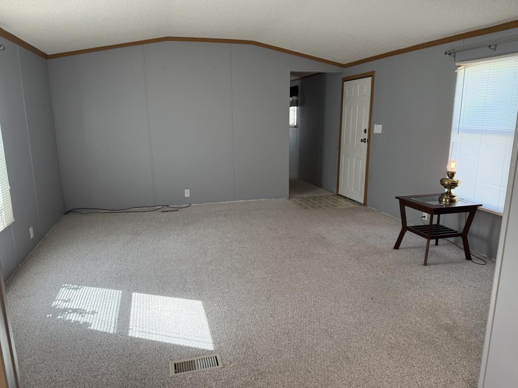 4712 Scotch Pine Dr - Photo 4 of 32