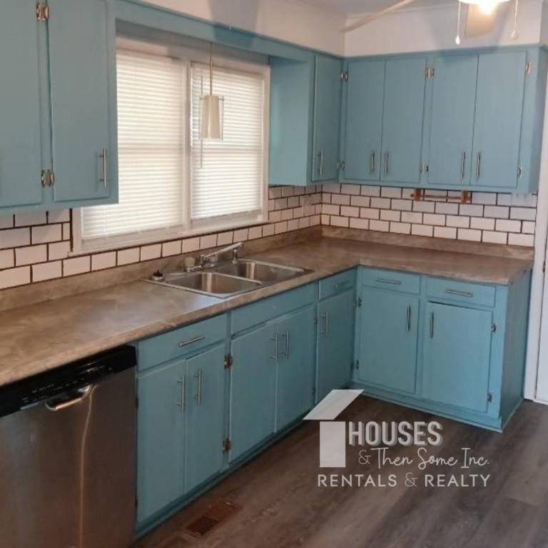 127 Lincoln Dr - Photo 4 of 18