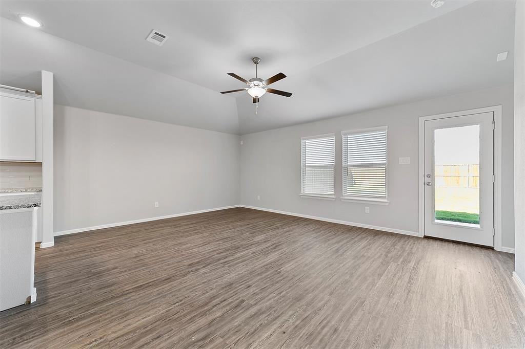 5554 Agalinis Ave - Photo 4 of 18