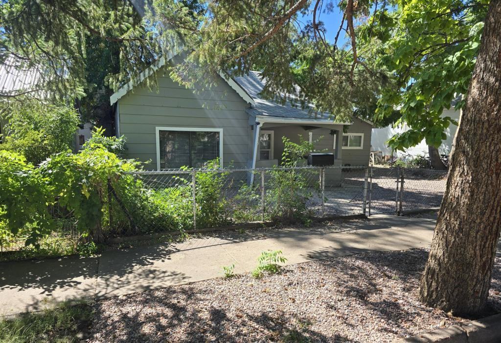 815 W 2nd St - Photo 2 of 20