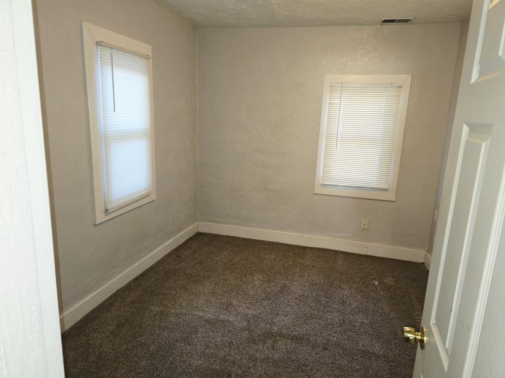 815 W 2nd St - Photo 6 of 20