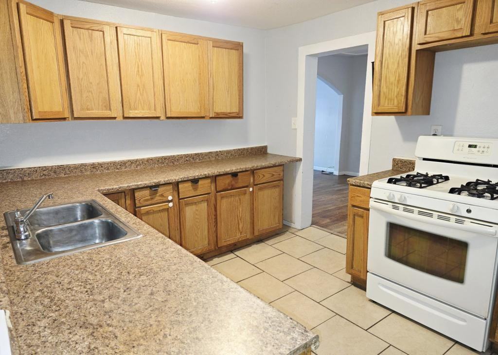 815 W 2nd St - Photo 7 of 20