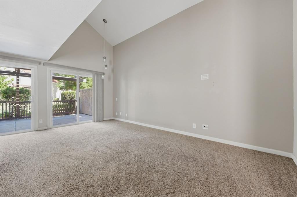 23948 Green Haven Ln - Photo 4 of 26
