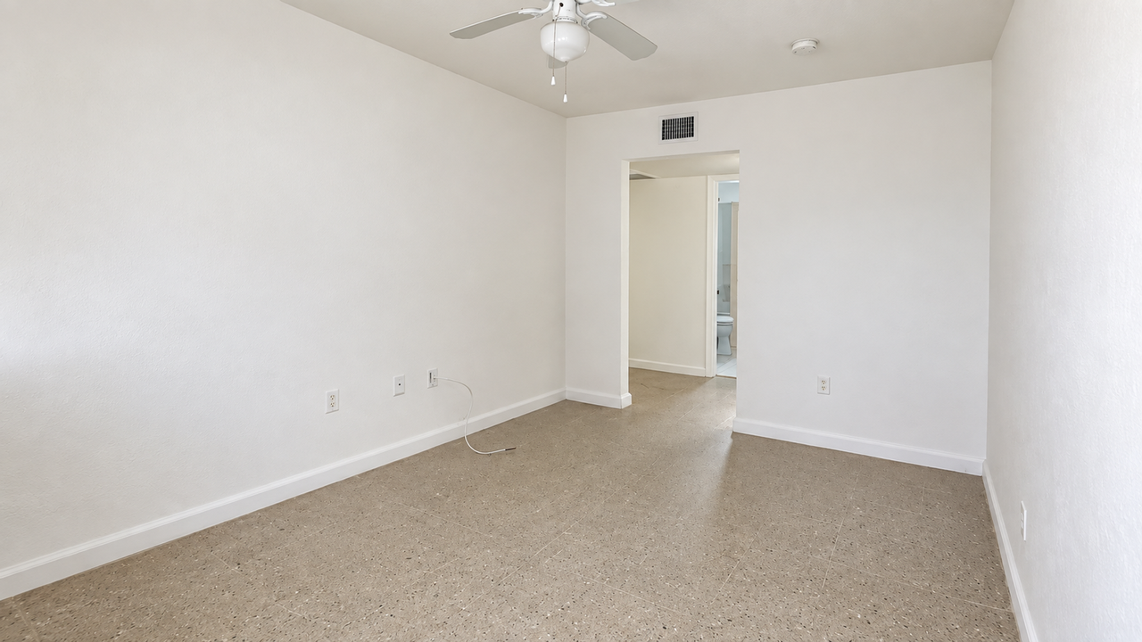 1217 NW 2 AVE - Photo 2 of 20