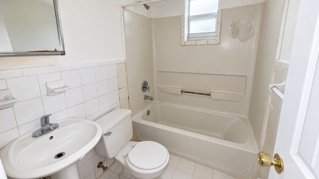 1217 NW 2 AVE - Photo 3 of 20