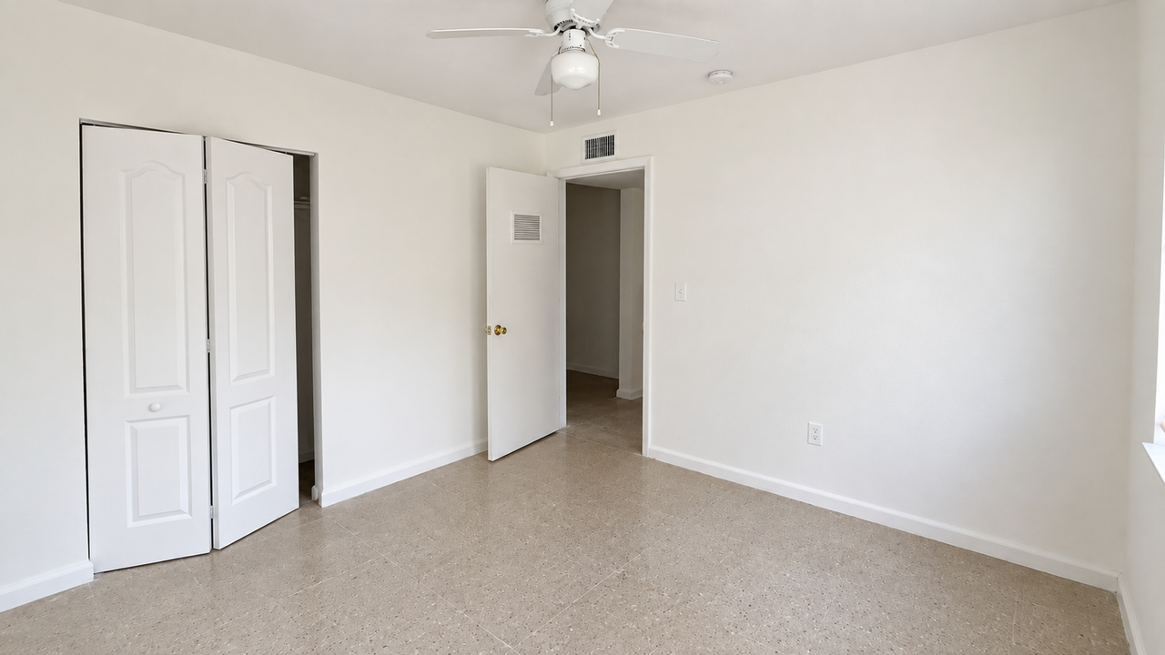 1217 NW 2 AVE - Photo 4 of 20