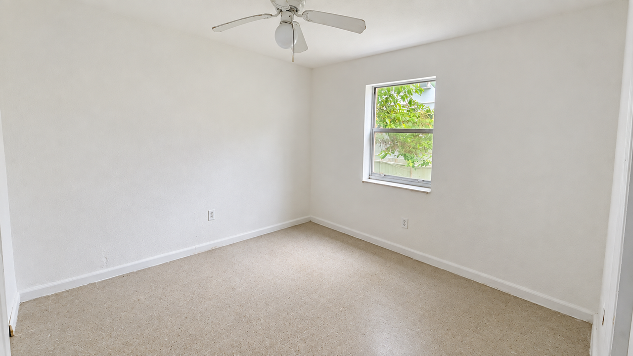 1217 NW 2 AVE - Photo 7 of 20