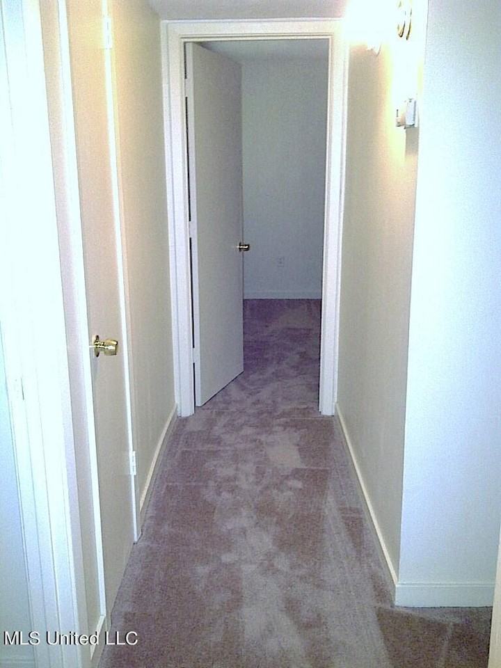 836 Riverview Dr - Photo 6 of 12