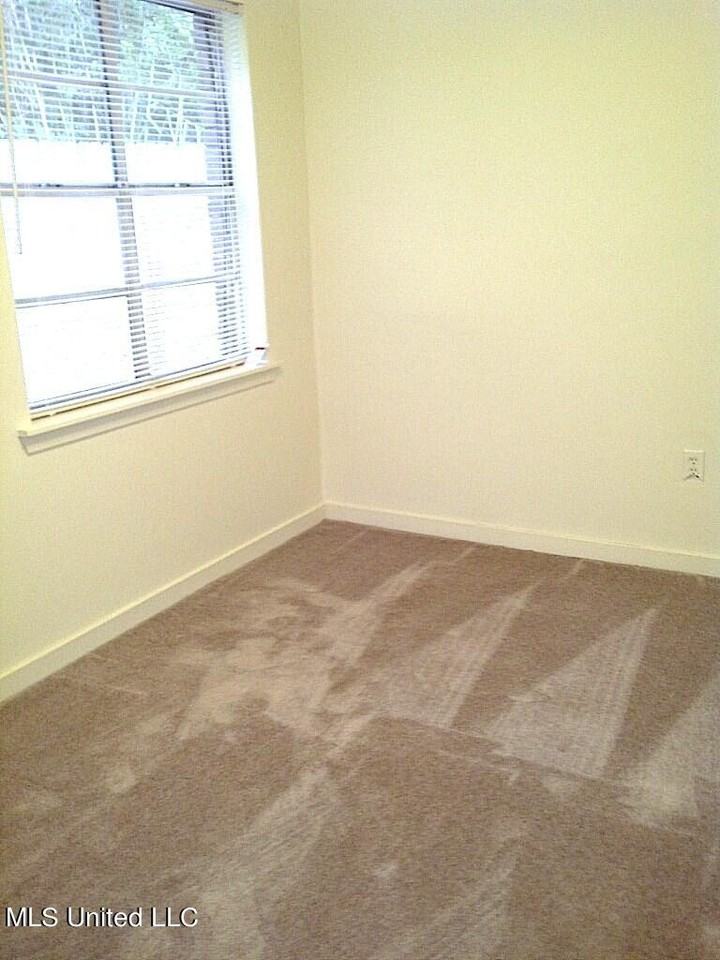836 Riverview Dr - Photo 7 of 12
