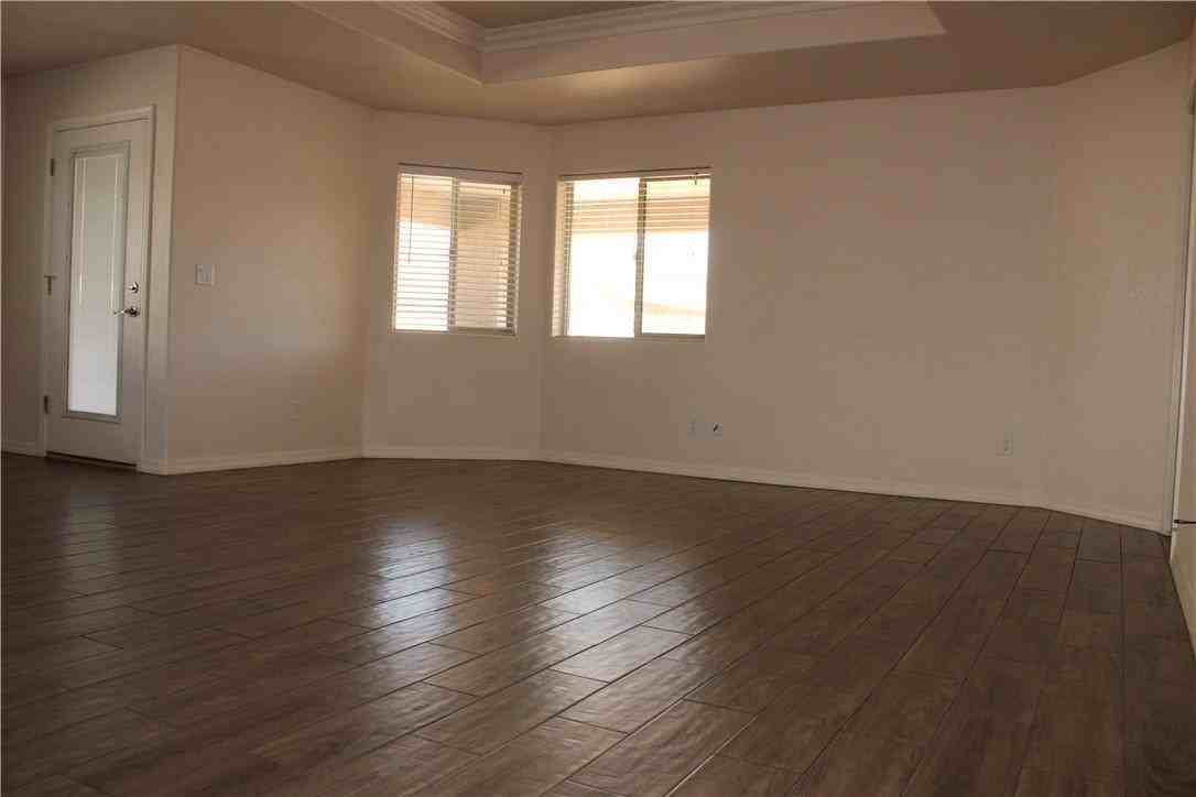 3626 N Willow Rd - Photo 4 of 28