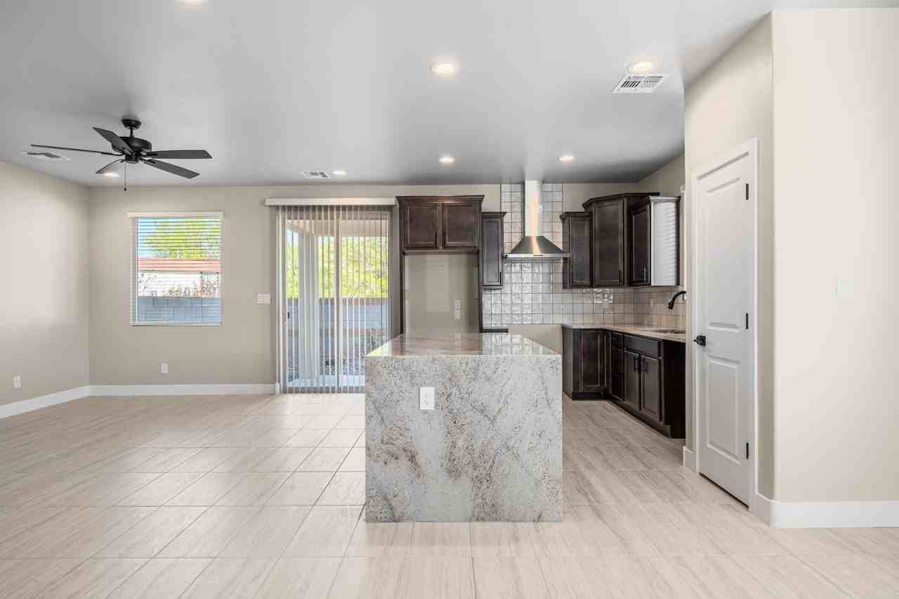 4416 Wymont Cir Ne - Photo 3 of 50