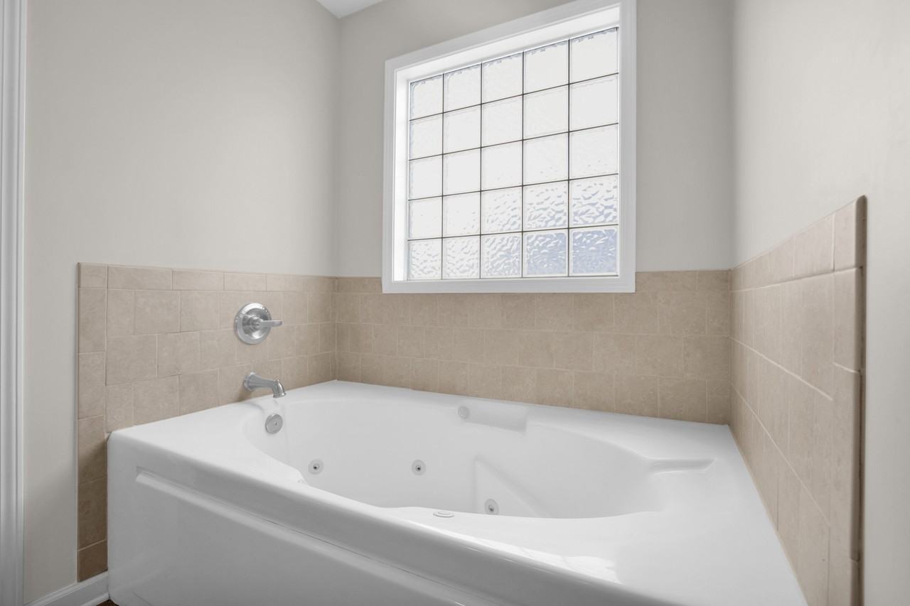 1717 Kershaw Loop - Photo 2 of 18