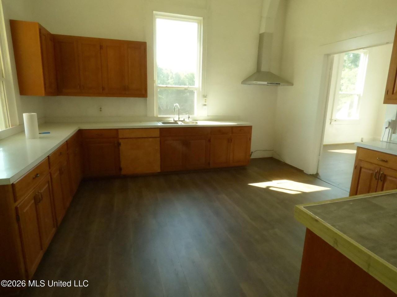 628 Avenue A - Photo 4 of 12