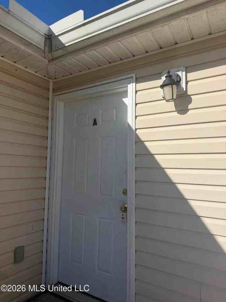 923 Parkview Pl - Photo 2 of 13