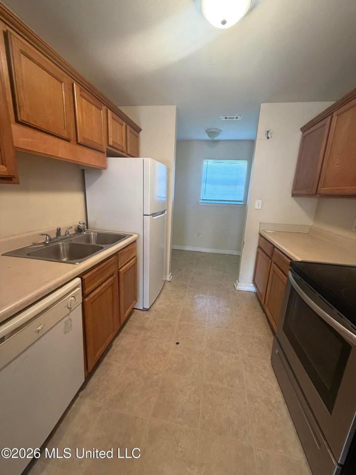 923 Parkview Pl - Photo 5 of 13