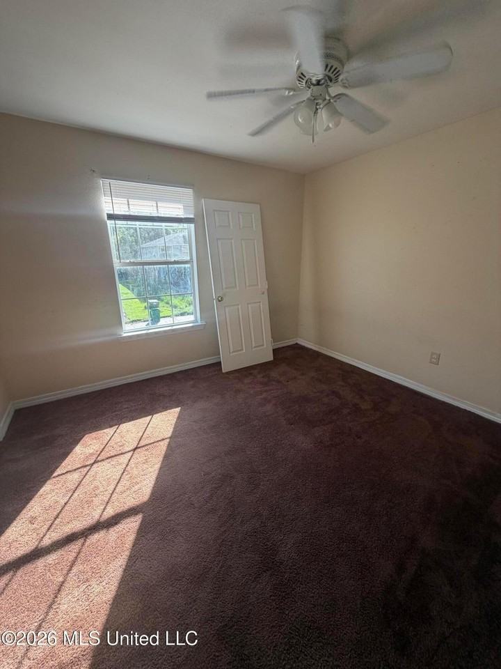 923 Parkview Pl - Photo 6 of 13