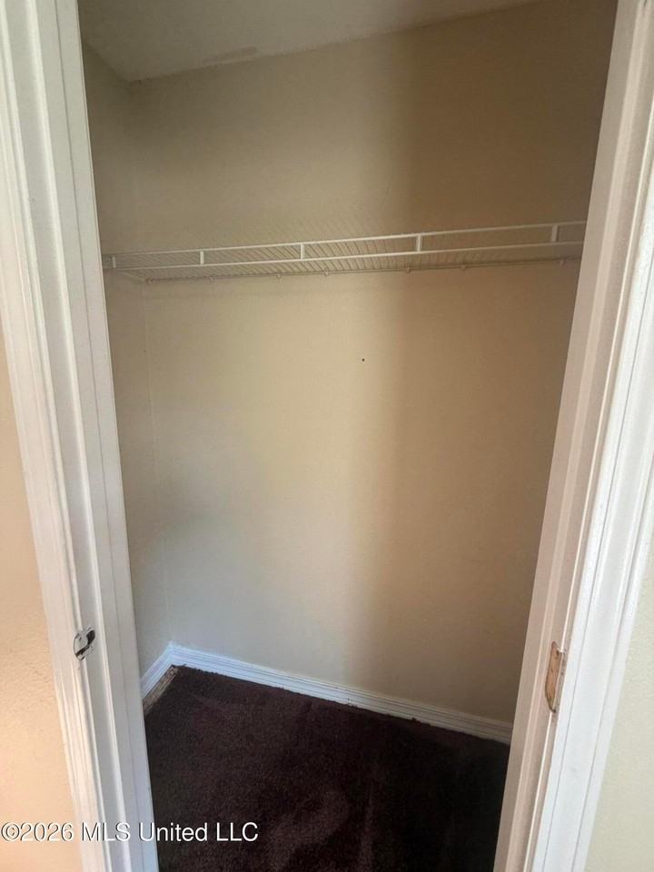 923 Parkview Pl - Photo 7 of 13