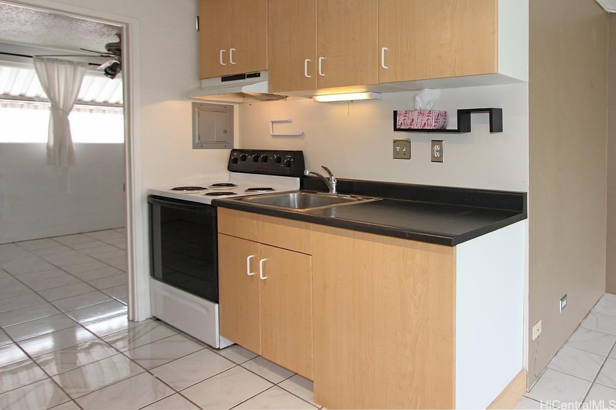 1427 Alexander St #302 - Photo 3 of 9
