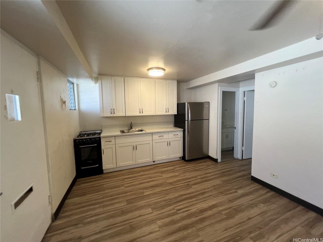 1209 10th Ave - Photo 2 of 8