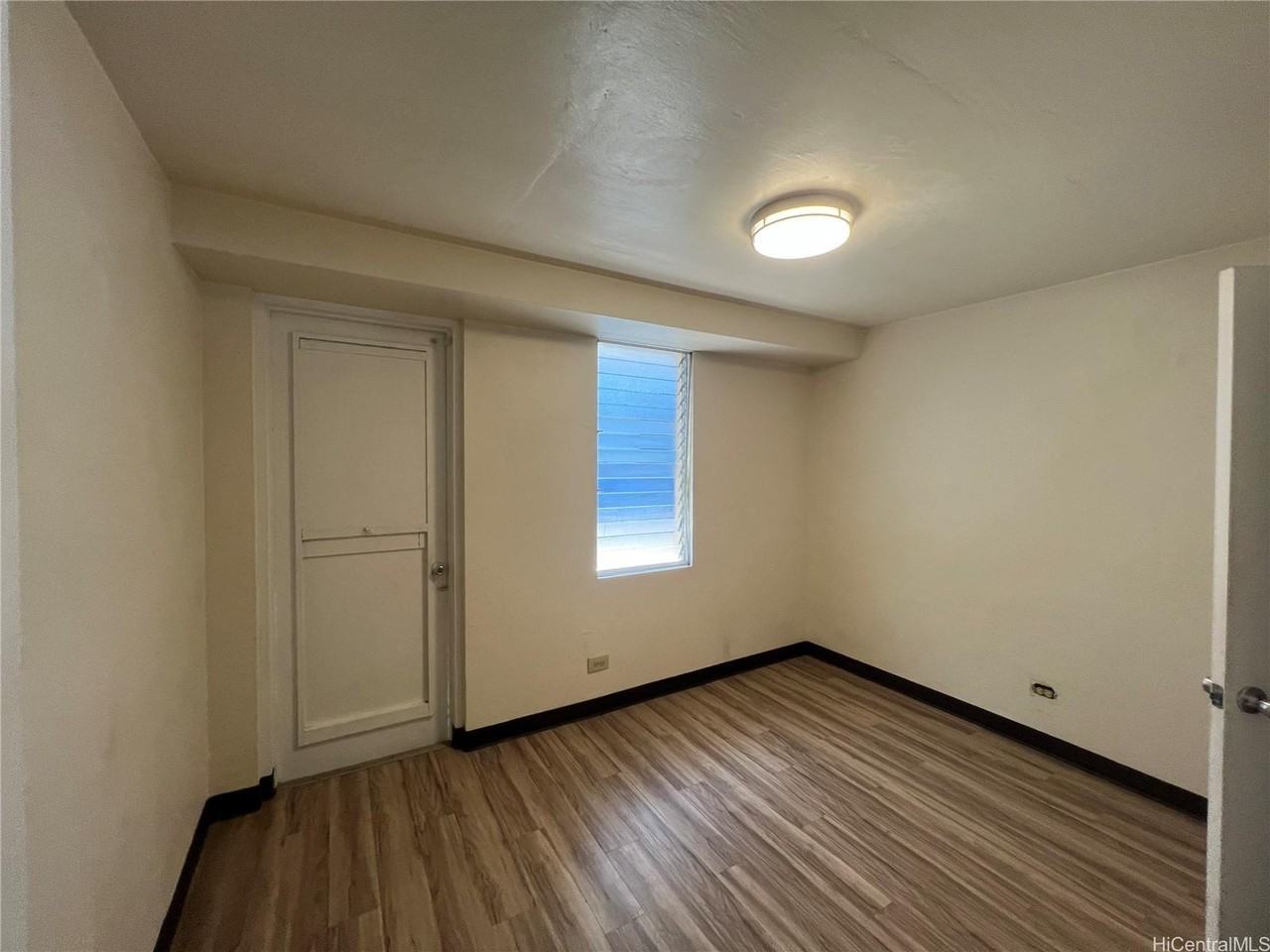 1209 10th Ave - Photo 3 of 8