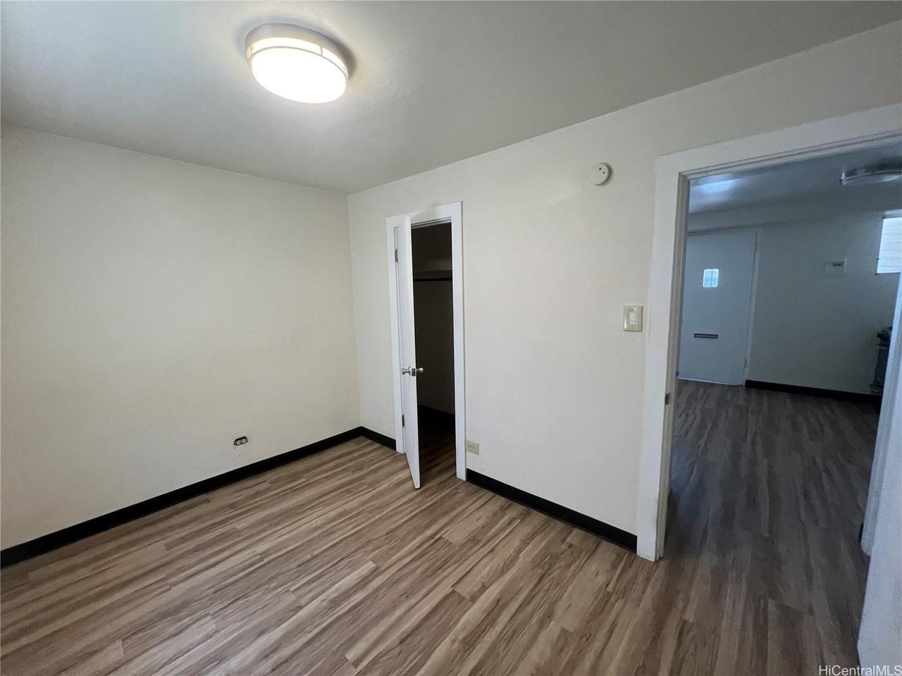 1209 10th Ave - Photo 4 of 8