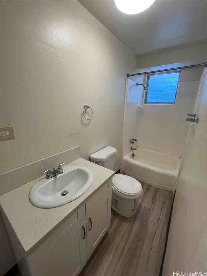 1209 10th Ave - Photo 6 of 8