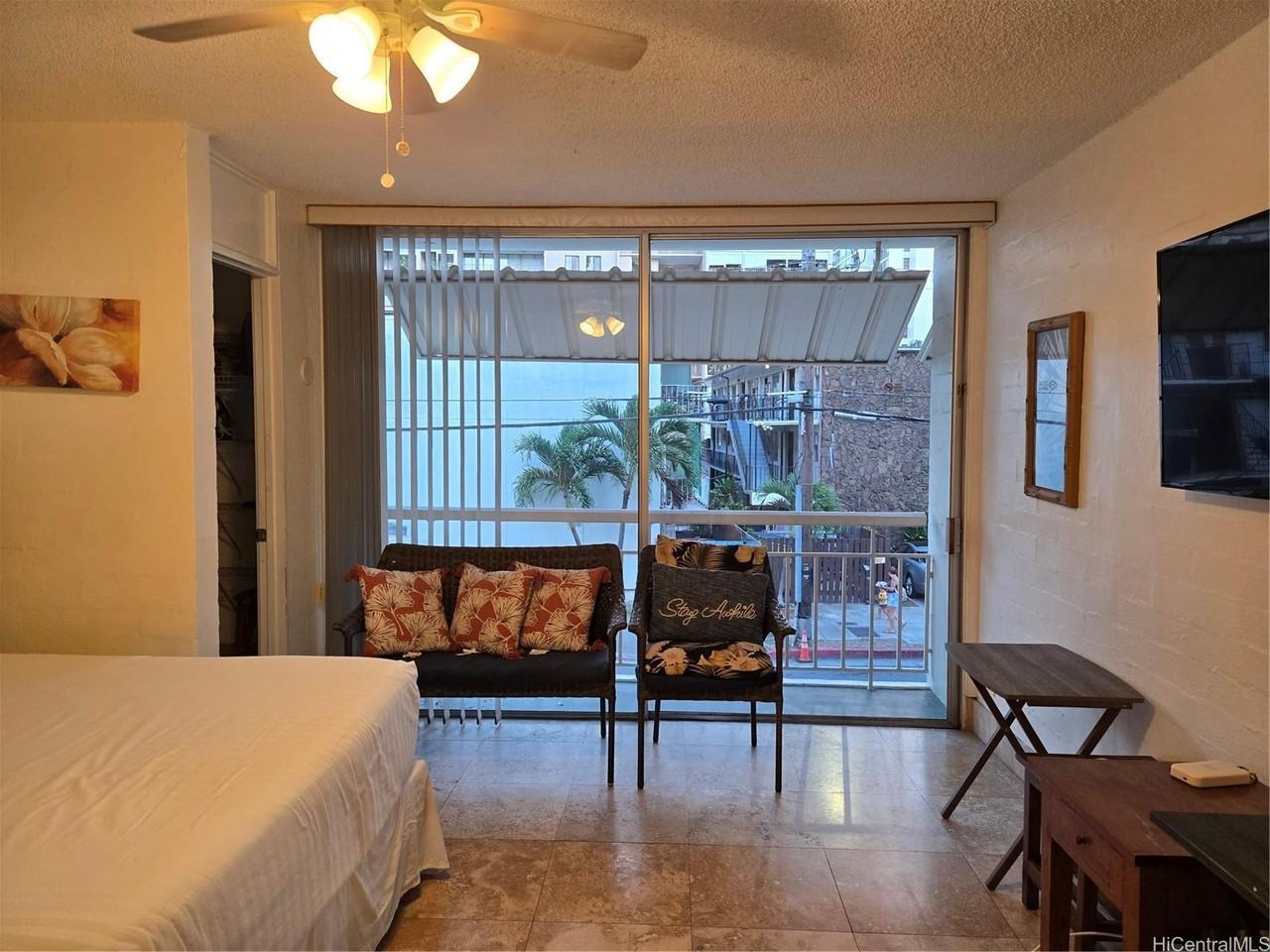 240 Liliuokalani Ave #302 - Photo 4 of 5