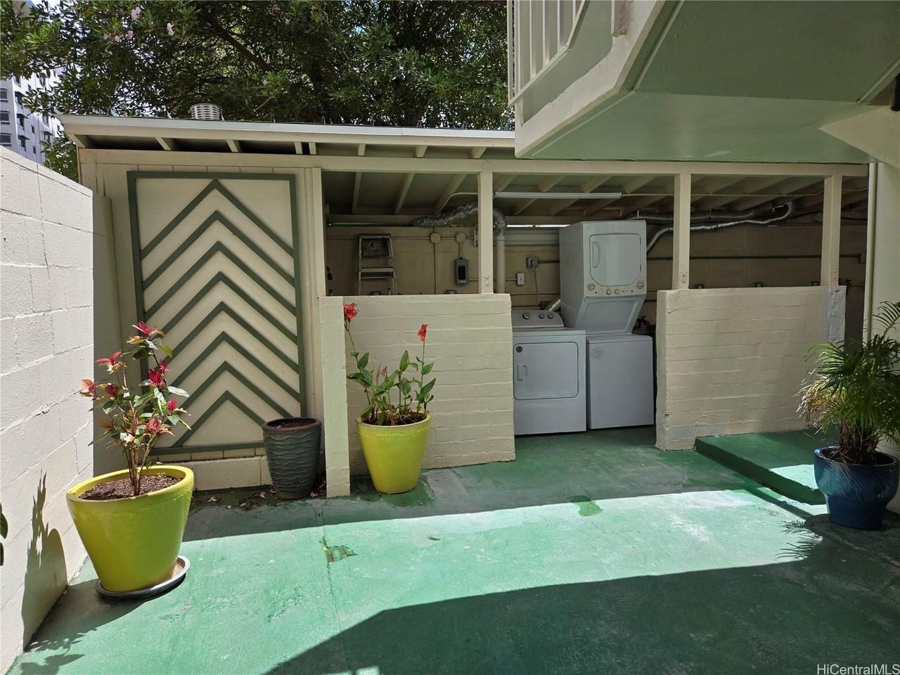 240 Liliuokalani Ave #302 - Photo 5 of 5