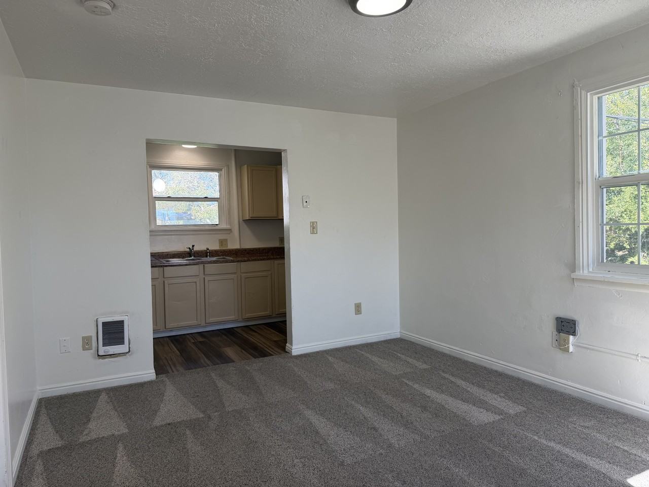980 Iona St #980 - Photo 3 of 10