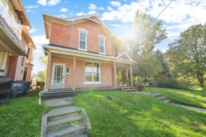 featured image of 555 Crittenden Ave #UPPER