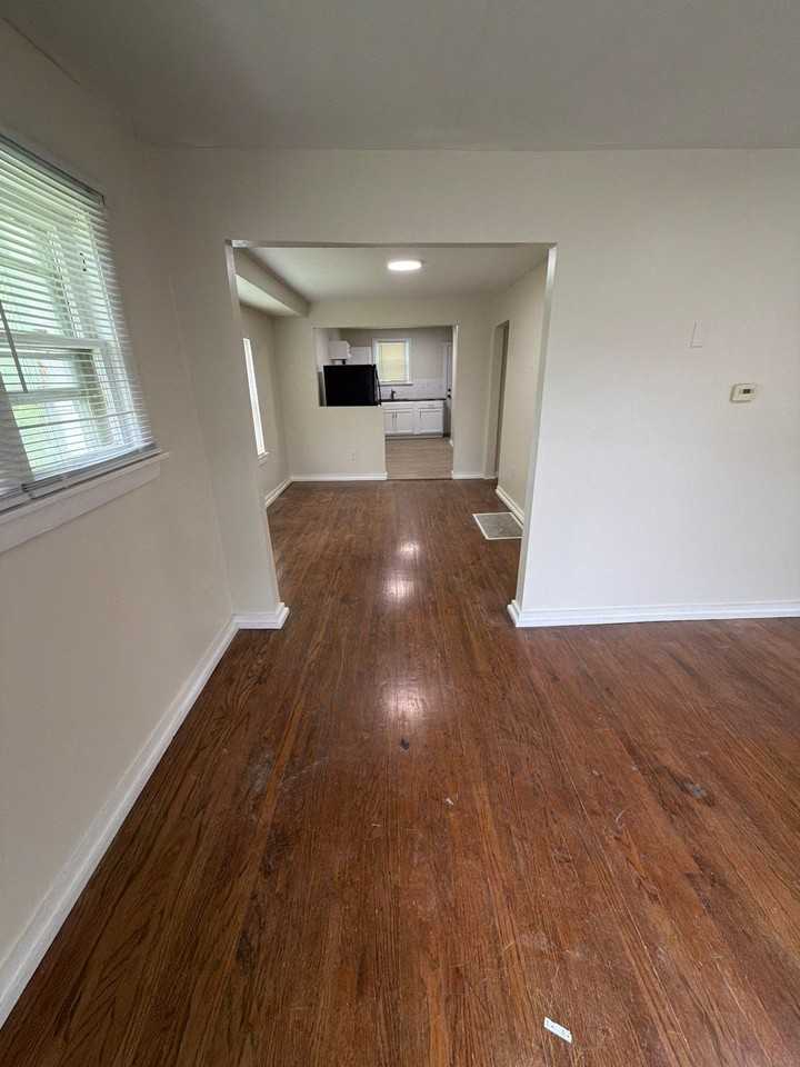 4427 Agnes Ave #1 - Photo 4 of 39