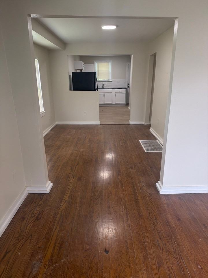 4427 Agnes Ave #1 - Photo 5 of 39