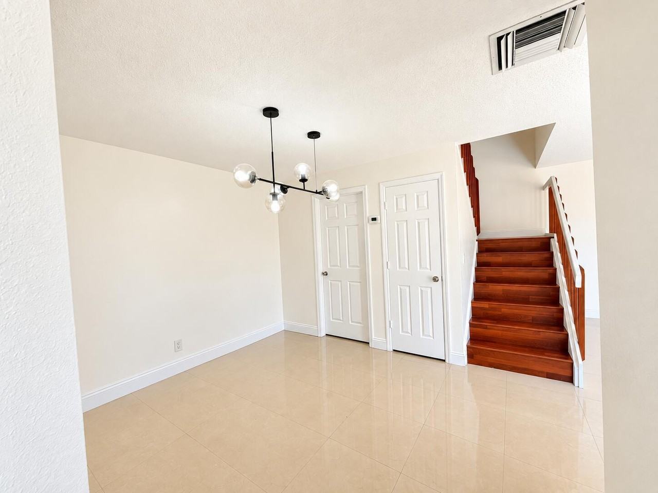 804 Springdale Cir - Photo 4 of 20