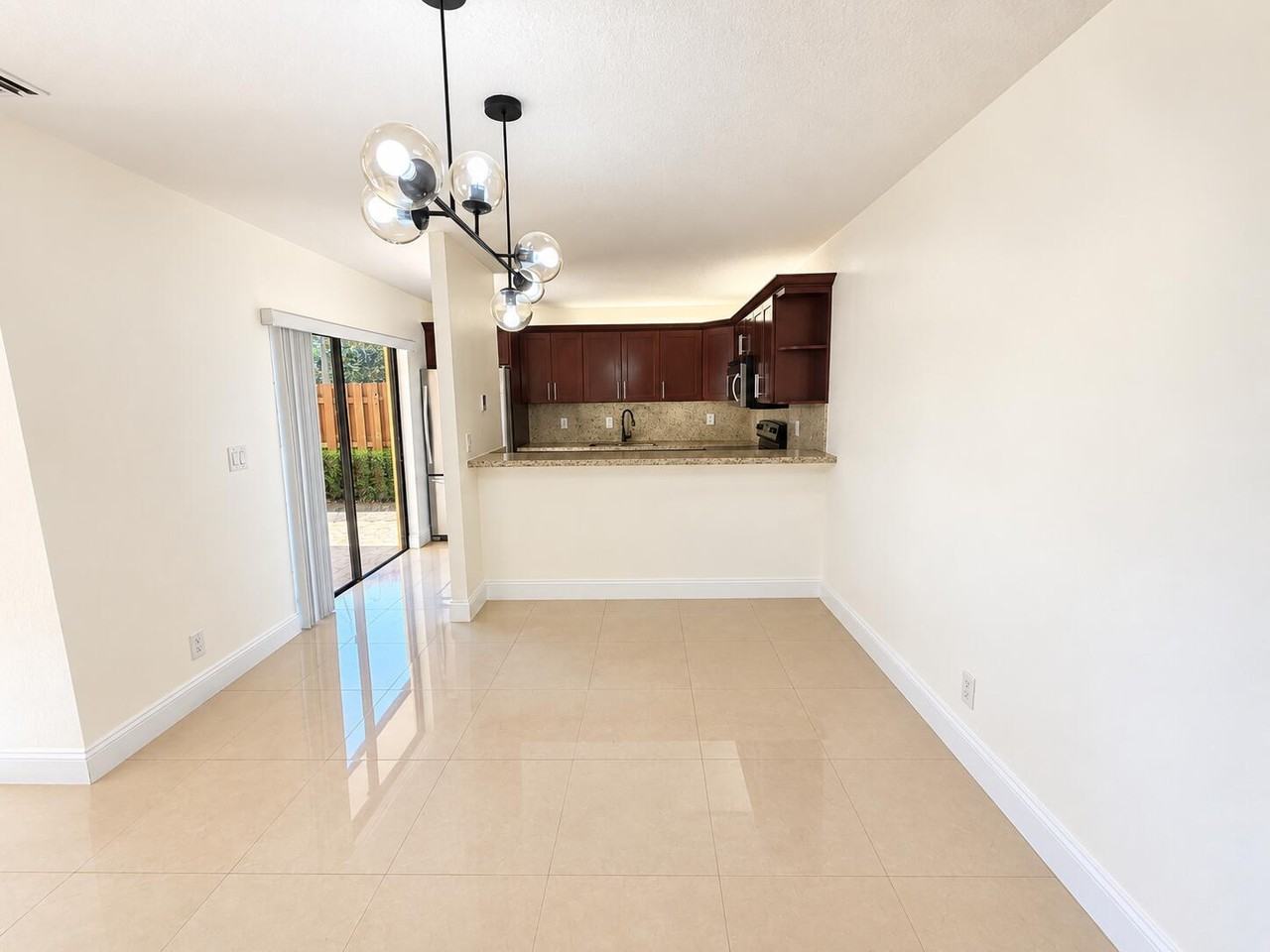 804 Springdale Cir - Photo 5 of 20