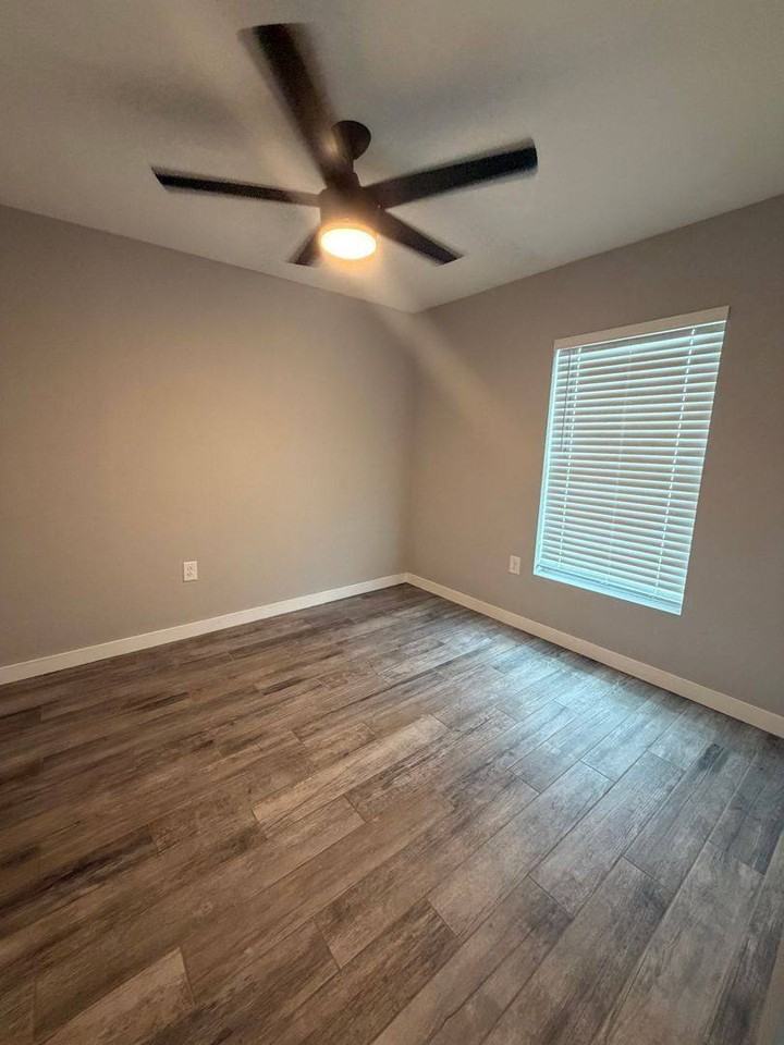 220 Ne-31 Terrace - Photo 4 of 17