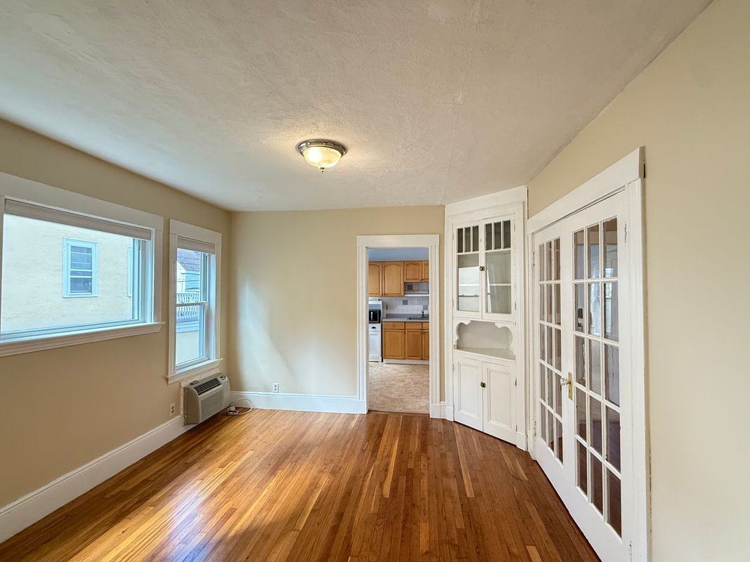 4463 Washington St - Photo 5 of 16