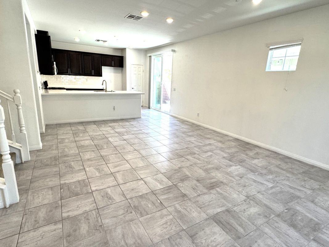 8546 Founders Grove St - Photo 2 of 28